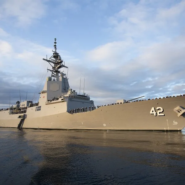 gda-defence-sector-navy An Australian Navy destroyer alongside with the ship’s company fallen in on deck